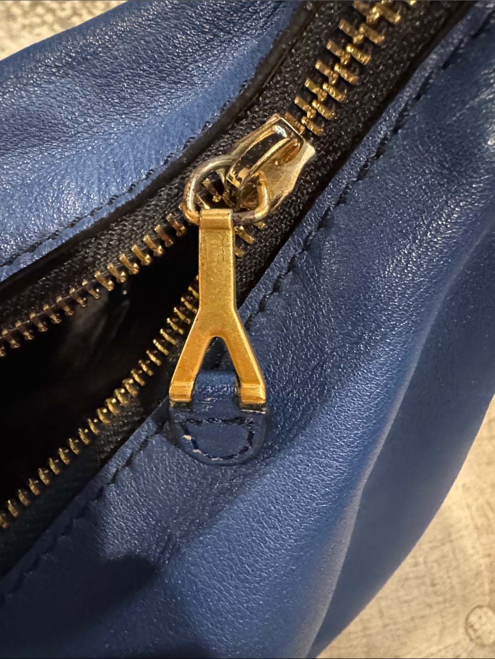Yves Saint Laurent Navy Blue Leather Shoulder Bag - Picture 3 of 9